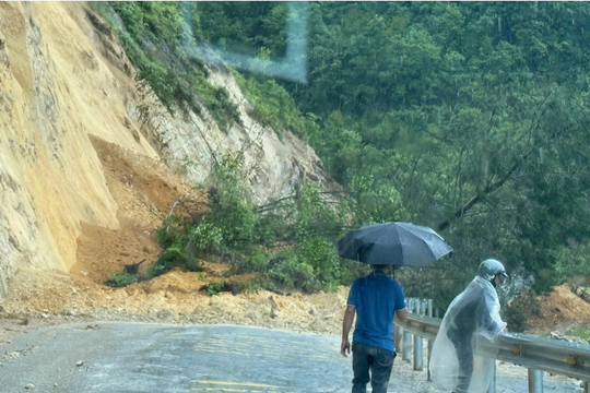 Mưa lớn gây sạt lở, nhiều tuyến đường ở Lai Châu bị chia cắt