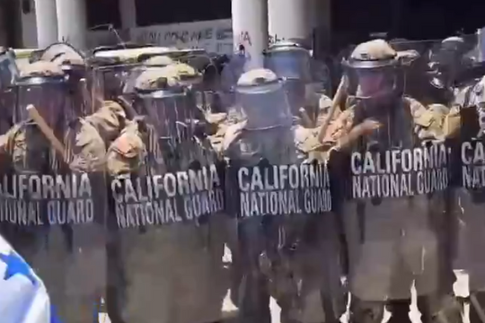Vệ binh Quốc gia Mỹ đến trấn áp người biểu tình nhập cư ở Los Angeles, căng thẳng gia tăng