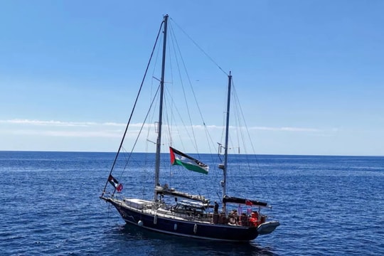 Israel chặn tàu viện trợ Gaza chở nhà hoạt động Greta Thunberg