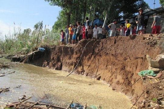 Trà Vinh: Báo động tình huống khẩn cấp sụp lún, sạt lở