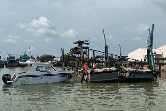 Bắt giữ 9 phương tiện khai thác, vận chuyển cát trái phép trên sông Tiền