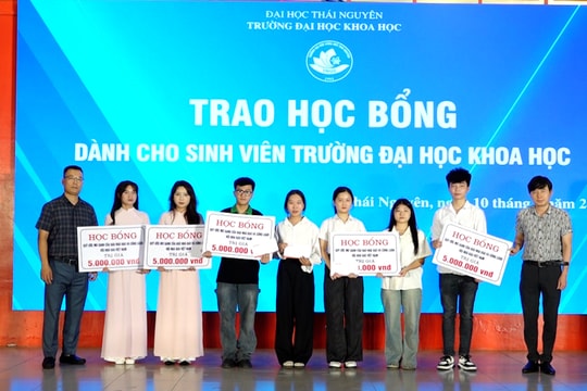 Học bổng 'Ước mơ xanh' của Báo Nhà báo và Công luận đến với sinh viên báo chí Đại học Thái Nguyên