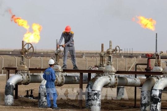 Giá xăng dầu hôm nay 11/6/2025: Giá dầu thế giới trái chiều khi đàm phán thương mại hạ nhiệt