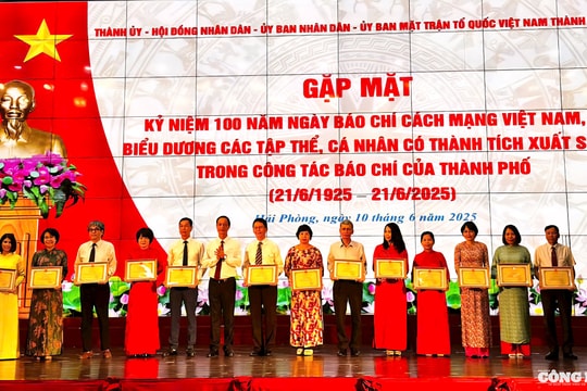 Hải Phòng: Khen thưởng tập thể, cá nhân có thành tích xuất sắc trong công tác báo chí