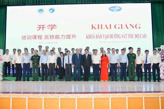 Khai giảng khóa đào tạo đầu tiên về đường sắt tốc độ cao