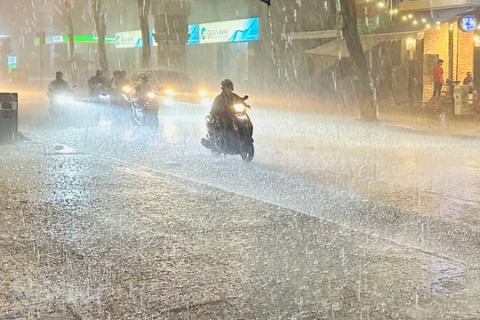 Mưa lũ miền núi, áp thấp trên Biển Đông: Hàng loạt biện pháp ứng phó được kích hoạt