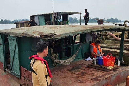 Tạm giam các đối tượng liên quan đến khai thác cát trái phép trên sông Lam