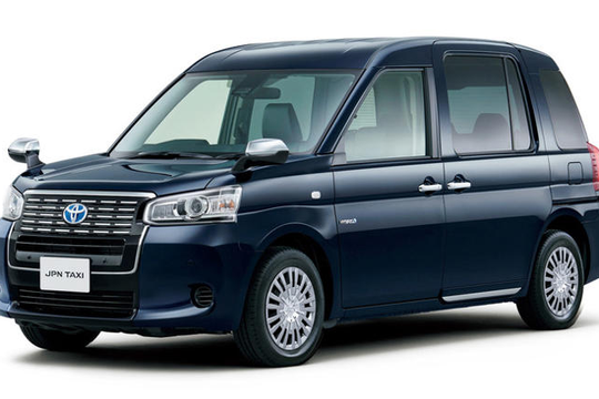 ‏Vì sao xe Nhật từng gắn gương chiếu hậu trên nắp capo?‏