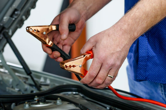 ‏Bí quyết giữ ắc quy ô tô lâu, bền‏