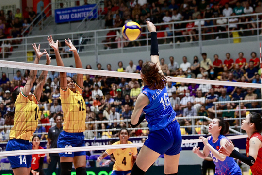 Thắng đậm Ấn Độ, tuyển bóng chuyền nữ Việt Nam vào bán kết AVC Nations Cup 2025