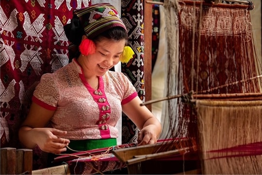 Nét độc đáo trong nghề dệt thổ cẩm của người Thái ở Nghệ An