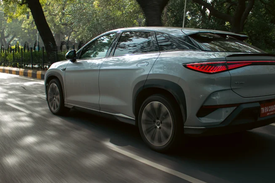 ‏Vì sao bánh xe trông như quay ngược khi chạy nhanh?‏