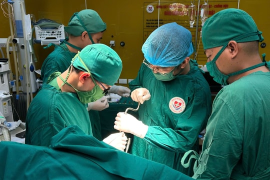 Phối hợp liên viện phẫu thuật sọ não, cứu bệnh nhân 75 tuổi thoát liệt