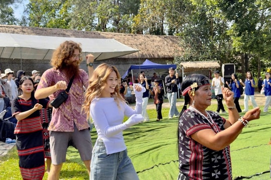 Trải nghiệm giai điệu Tây Nguyên tại Làng Văn hóa