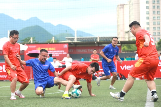 Những pha bóng đẹp trong ngày khai mạc Giải bóng đá Cúp Nhà báo và Công luận lần thứ IV