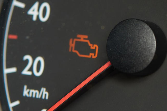 ‏Đèn báo động cơ có sáng khi xe thiếu dầu không?‏