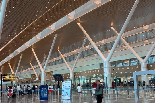 Sân bay Tân Sơn Nhất dự kiến đón 9,9 triệu lượt khách trong cao điểm hè