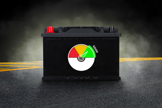 ‏Ắc quy xe bốc khói: Dấu hiệu nguy hiểm bạn không nên bỏ qua‏