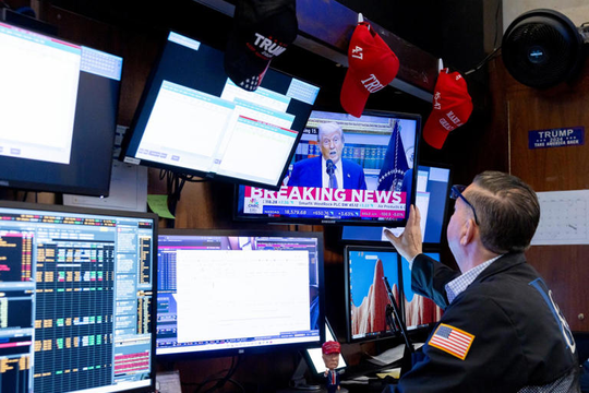 ‏Đồng USD rớt đáy trong 3 năm, chứng khoán Anh lập đỉnh lịch sử‏