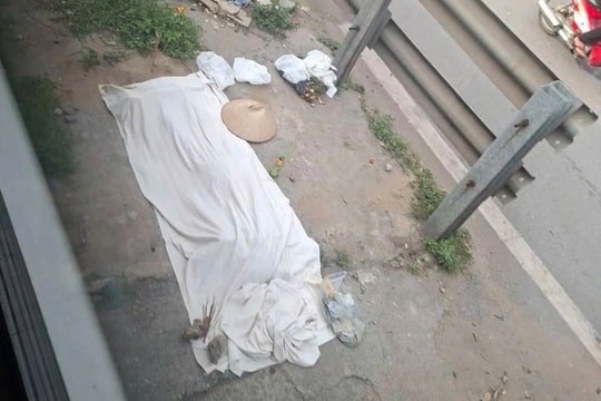 Người phụ nữ bị tàu hỏa tông tử vong khi băng qua đường ray ở Hà Nội