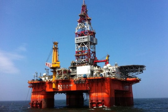 Giá xăng dầu hôm nay 15/6/2025: Giá dầu Mỹ có thể lên 80 USD?