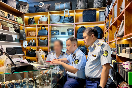 Saigon Square lại phát hiện gần 400 sản phẩm giả: Chanel, Hermes, LV bị nhái trắng trợn