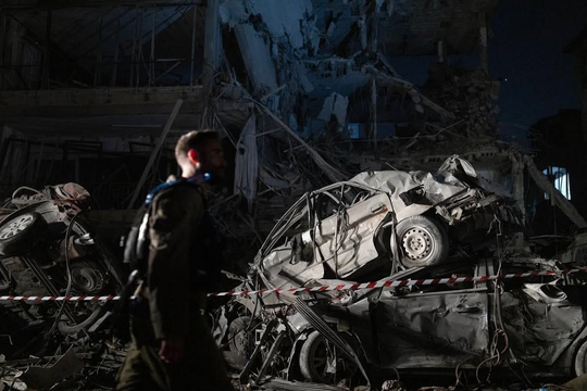 Israel cảnh báo 'Tehran sẽ bị thiêu rụi' sau loạt tên lửa trả đũa từ Iran