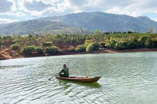 Gia Lai: Hai vợ chồng gặp nạn trong lúc chèo thuyền về nhà