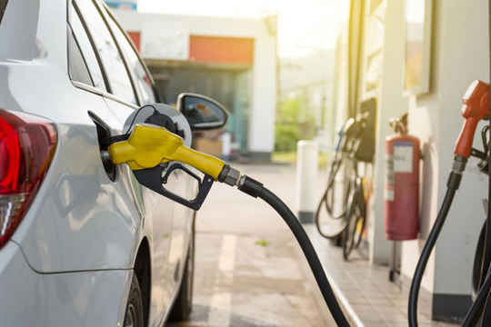 ‏Đổ đầy bình xăng có hại cho xe không?‏