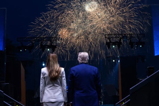 Lễ diễu binh của Mỹ diễn ra giữa làn sóng biểu tình trên toàn quốc