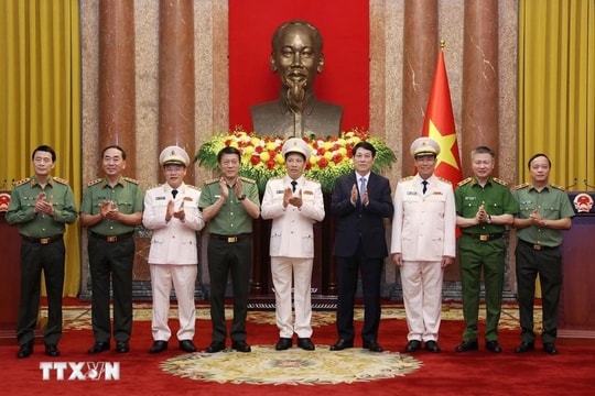 Trao quyết định thăng cấp bậc hàm Thượng tướng cho lãnh đạo Bộ Công an