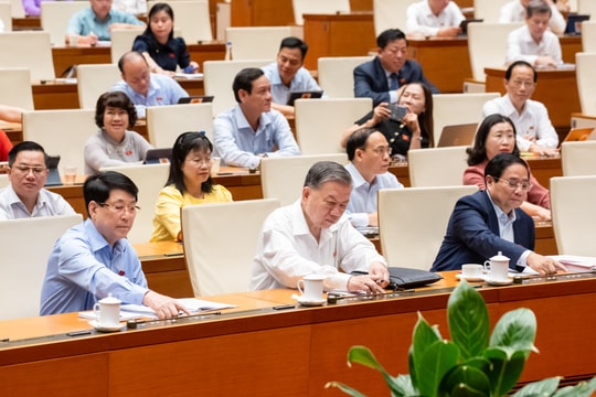 Quốc hội thông qua Nghị quyết sửa đổi Hiến pháp năm 2013