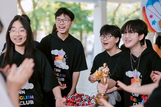 Công bố điểm chuẩn vào Trường THPT chuyên Ngoại ngữ năm 2025