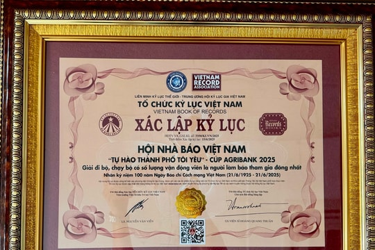 Giải đi bộ - chạy bộ “Tự hào Thành phố tôi yêu” có 1.000 người làm báo tham gia xác lập kỷ lục Việt Nam