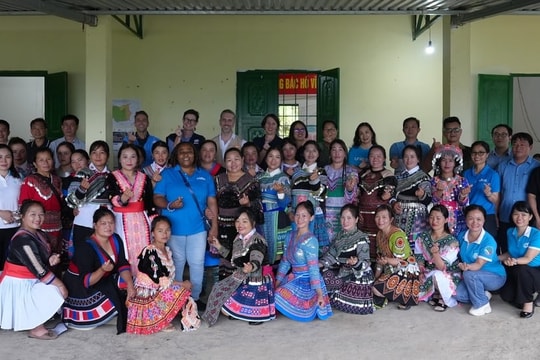 Phái đoàn Liên hợp quốc tại Việt Nam thăm các cộng đồng đang tái thiết sau bão Yagi tại Lào Cai