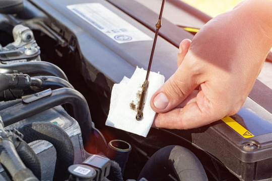 ‏Dầu máy diesel chuyển đen có đáng lo?‏