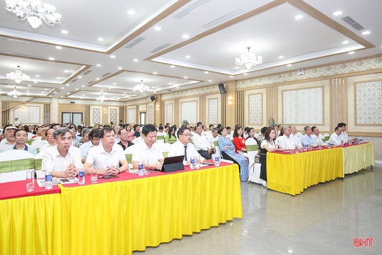 Hội Nhà báo Hà Tĩnh tổ chức tọa đàm: Làm rõ vai trò báo chí qua các chặng đường lịch sử