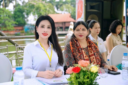 MC, Á hậu Đặng Thị Tân và ấn tượng mạnh tại giải Yoga Hướng Mặt Trời lần VI