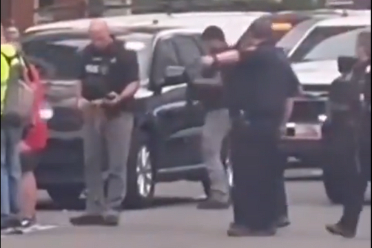 Nhiều vụ bạo lực tại biểu tình 'Không Vua' ở Mỹ, ít nhất một người thiệt mạng