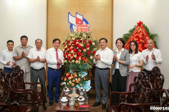 Lãnh đạo Ban Tuyên giáo và Dân vận Trung ương thăm, chúc mừng Hội Nhà báo Việt Nam