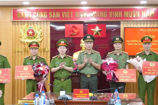Thanh Hóa: Tân Giám đốc Công an tỉnh trao thưởng các đơn vị có thành tích phòng, chống tội phạm