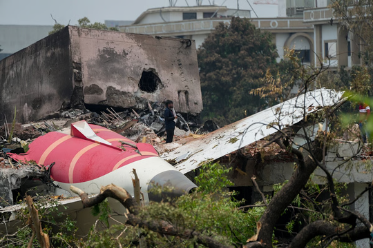 Vụ tai nạn máy bay Ấn Độ: Nhiên liệu động cơ máy bay bị ngắt trước khi rơi
