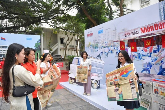 Chiến lược kép “Phygital” và AI: Đổi mới để kết nối