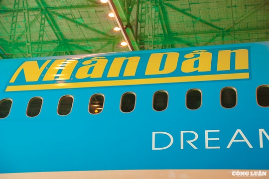 Logo Báo Nhân Dân xuất hiện trên thân máy bay Vietnam Airlines kỷ niệm 100 năm Báo chí Cách mạng Việt Nam