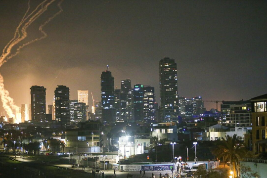 Đông Nam Á khẩn trương sơ tán công dân khỏi Israel và Iran