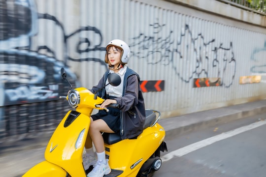 Người dùng Việt hưởng lợi ra sao từ chính sách ưu đãi bom tấn của VinFast?