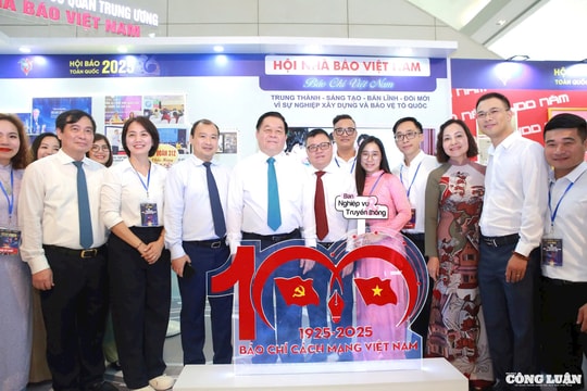 Không gian trưng bày sống động, sáng tạo ở các gian hàng tại Hội Báo toàn quốc 2025