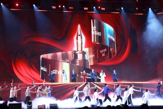 “Thép trong bút, Lửa trong tim” rực sáng trong đêm trao Giải Báo chí Quốc gia lần thứ XIX