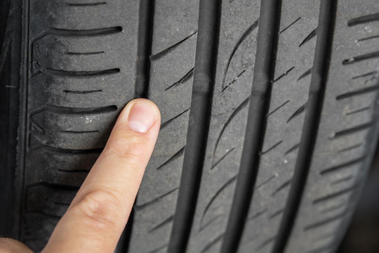‏Cách đo độ mòn lốp và vì sao bạn không nên bỏ qua‏