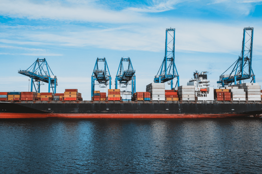 ‏Xuất khẩu toàn cầu có thể đổi hướng nếu Iran chặn eo biển Hormuz‏